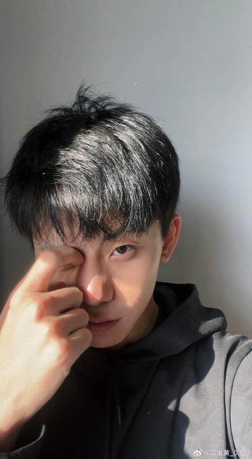 快手零零后红人男照片