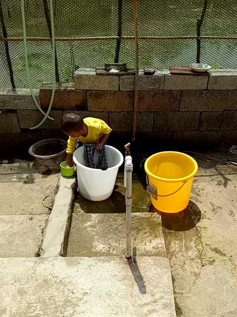 快手钦州两兄弟没爸妈