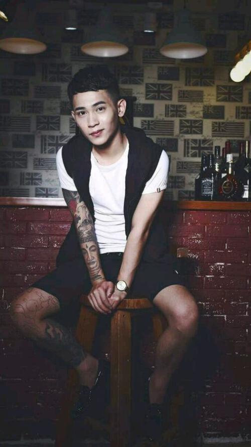 快手红人吴迪正面照片