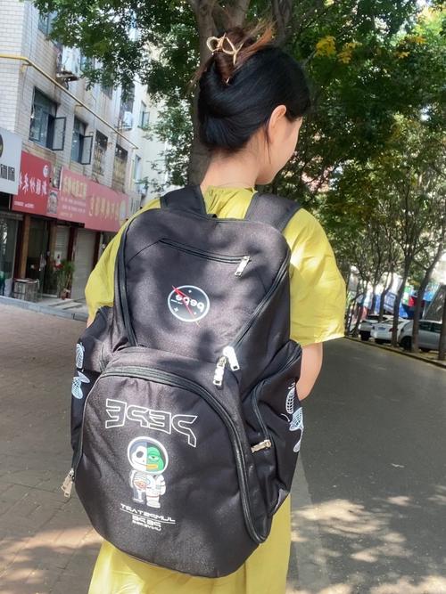 抖音爆款青蛙的双肩背包