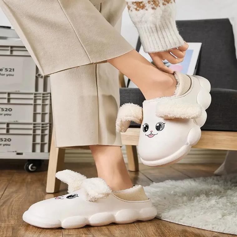 抖音一踩耳朵会动的拖鞋