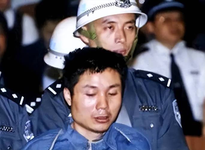 张君央视庭审现场直播