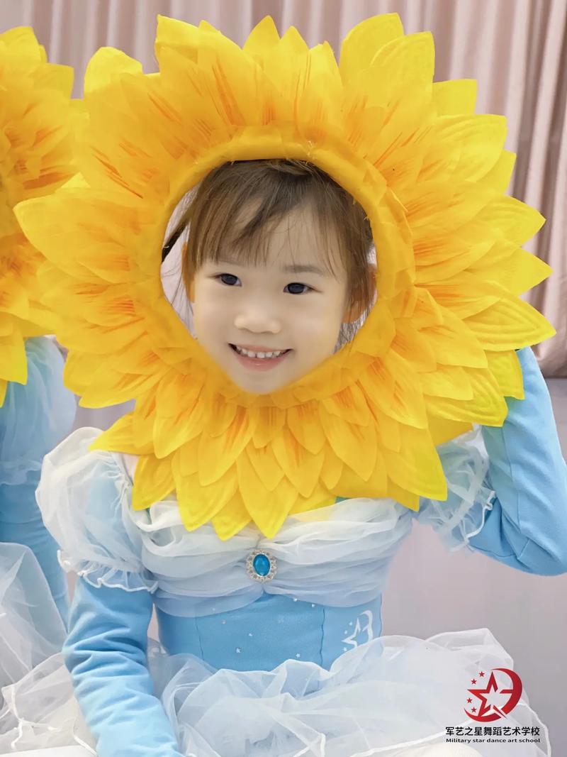 抖音中跳舞太阳花短视频