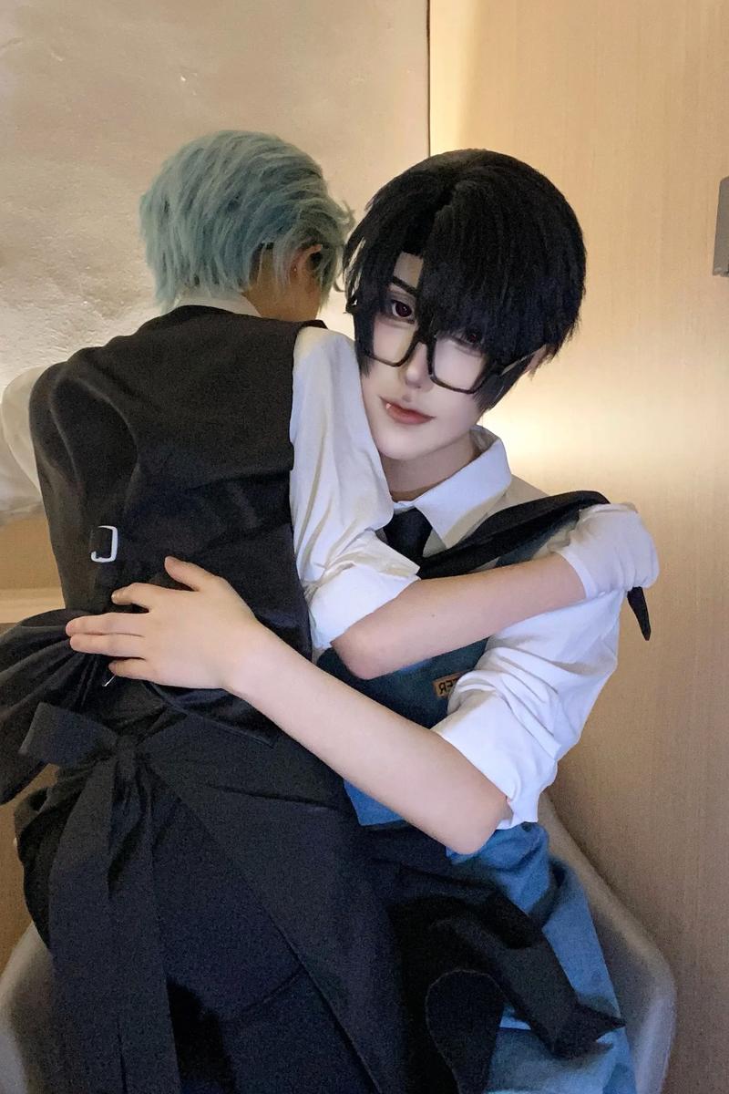 快手拍假发男摔倒ib