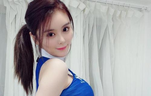 张琪格炉石直播俯卧撑