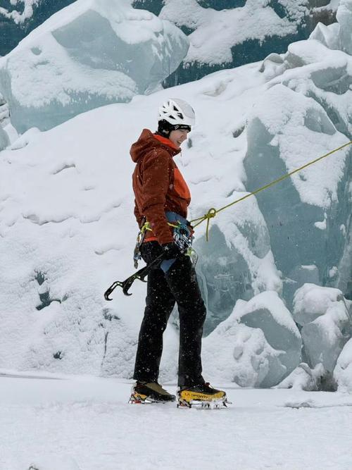 抖音一个人在履带上跑
