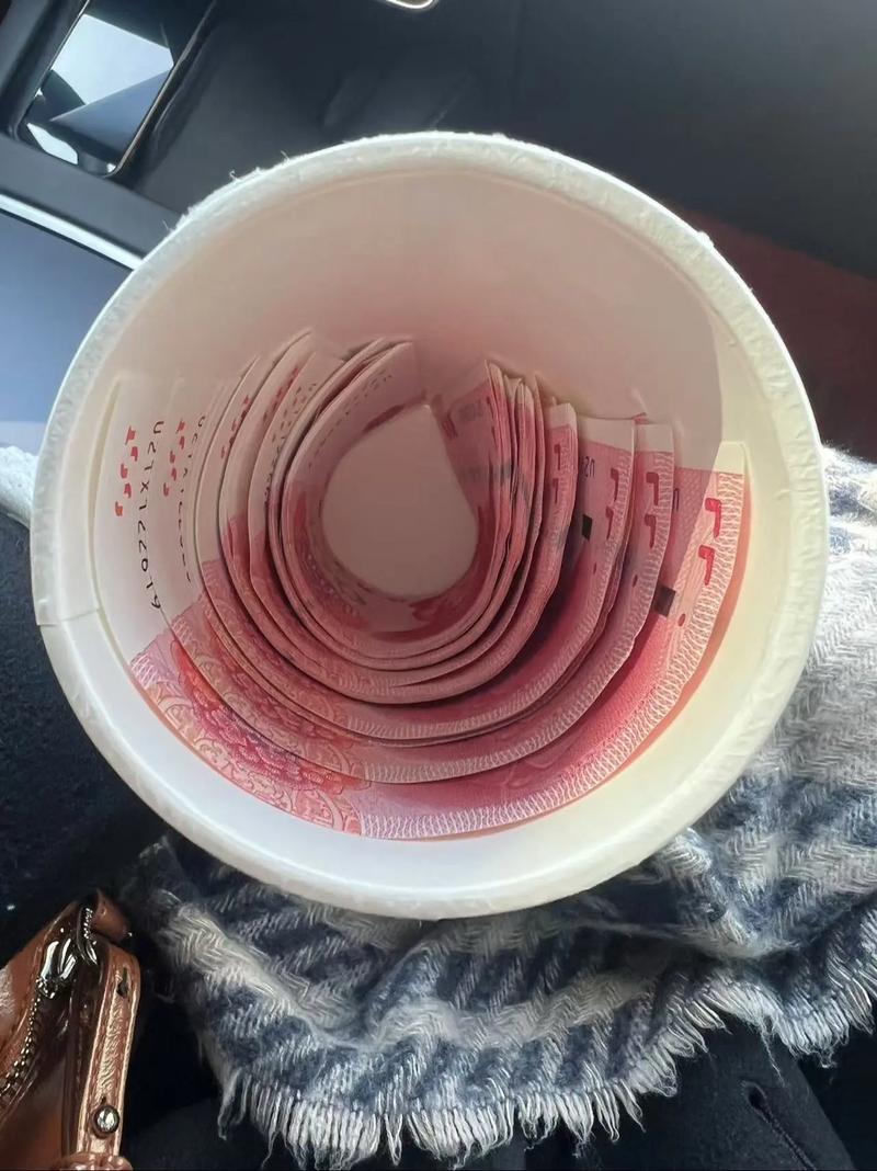 抖音的餐巾纸抽人民币