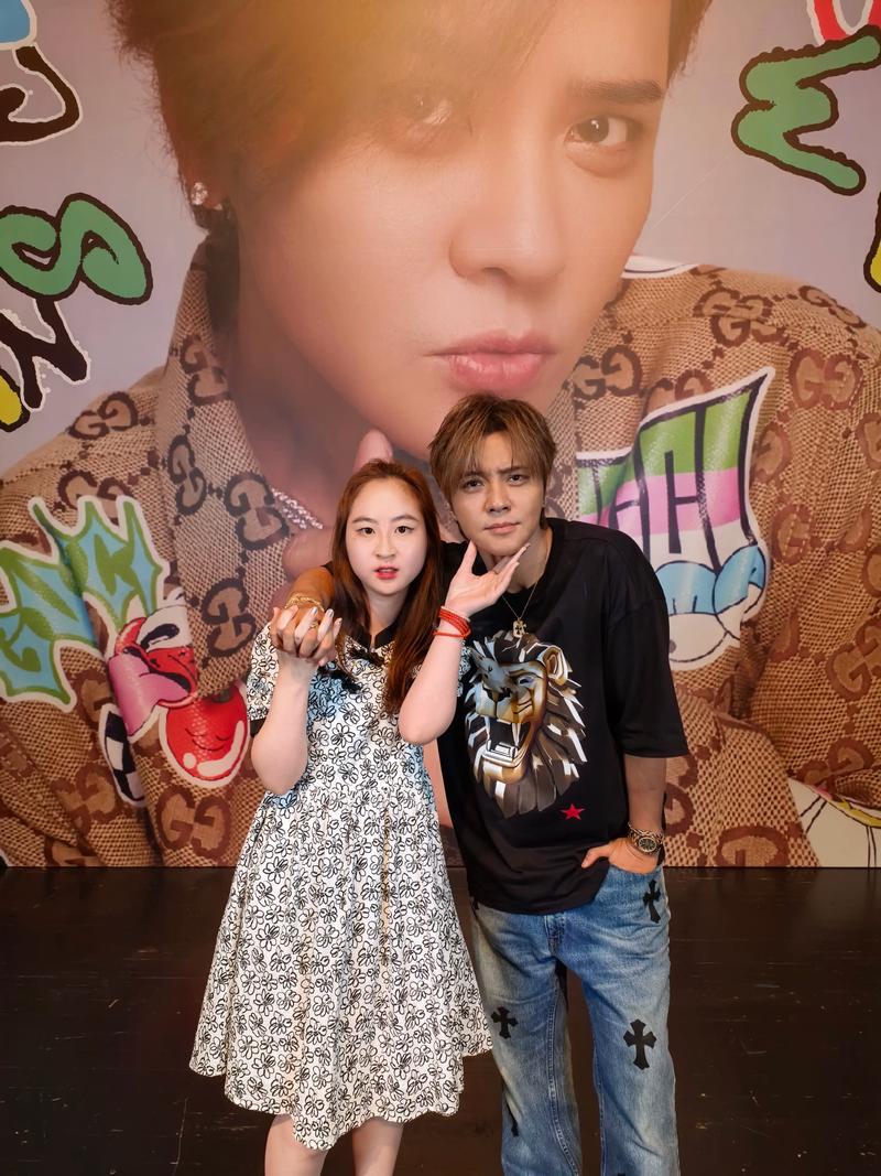 罗志祥抖音同款牛仔衣