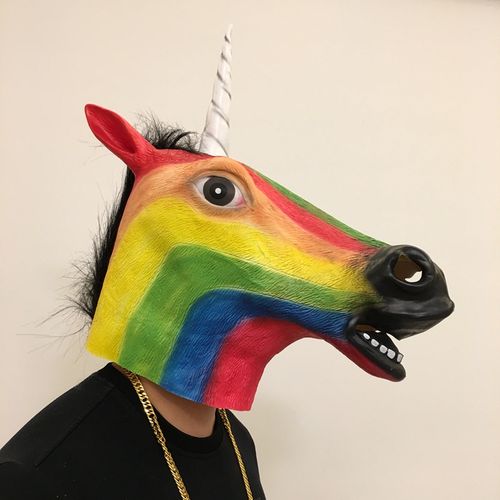 抖音上一个戴马头套的