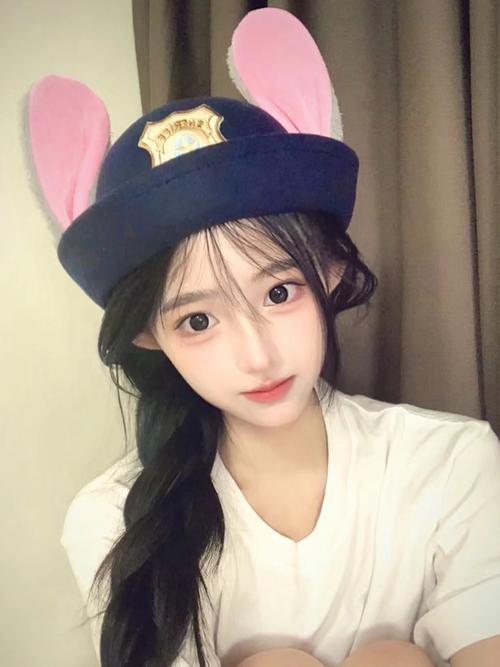 抖音上的兔耳帽女孩子