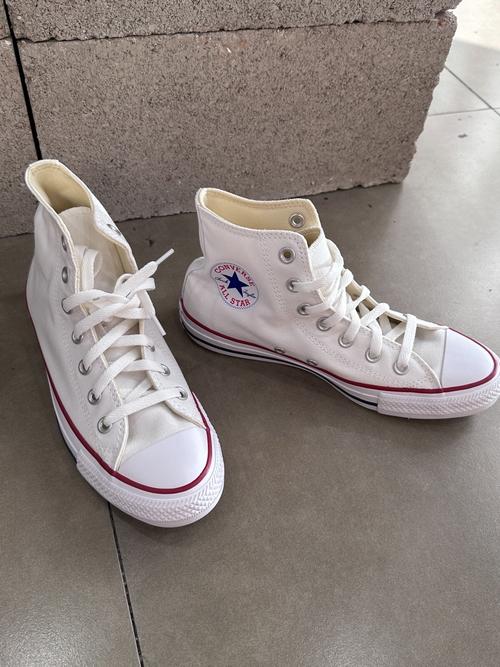 抖音很火的白色帆布鞋