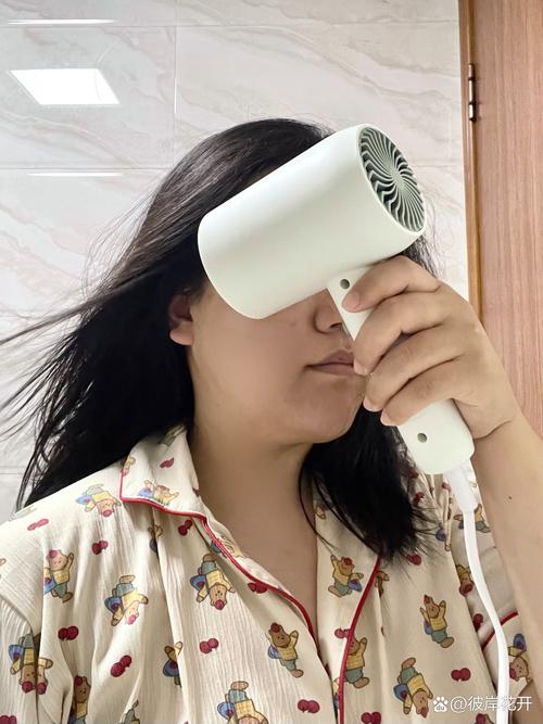 抖音吹风机吹头发瓶子