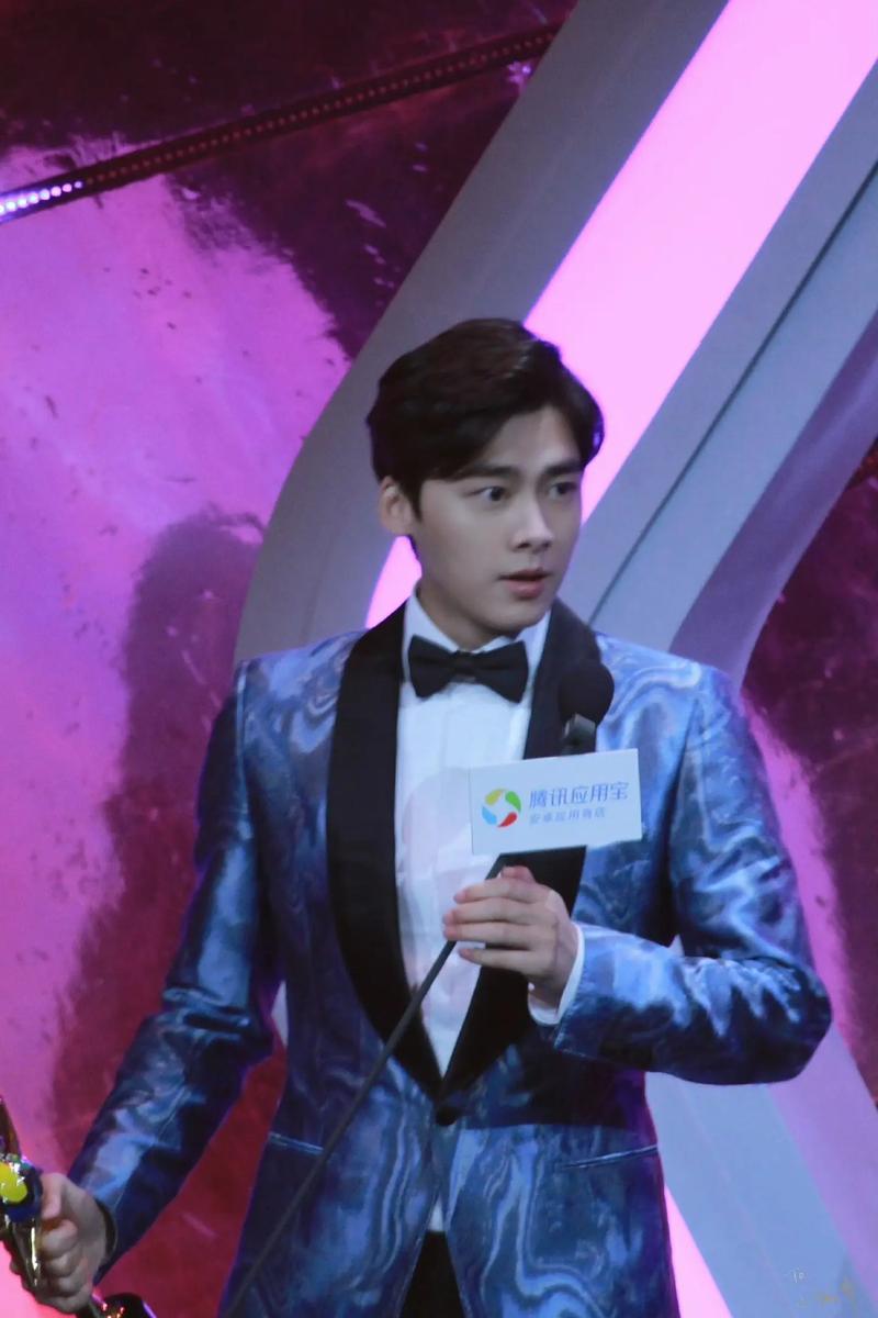 抖音林书豪李易峰衣服