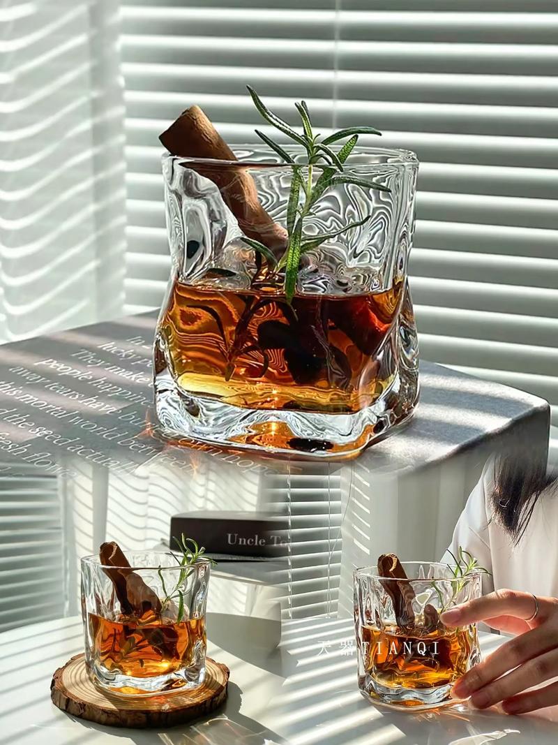 抖音不会打碎的玻璃杯