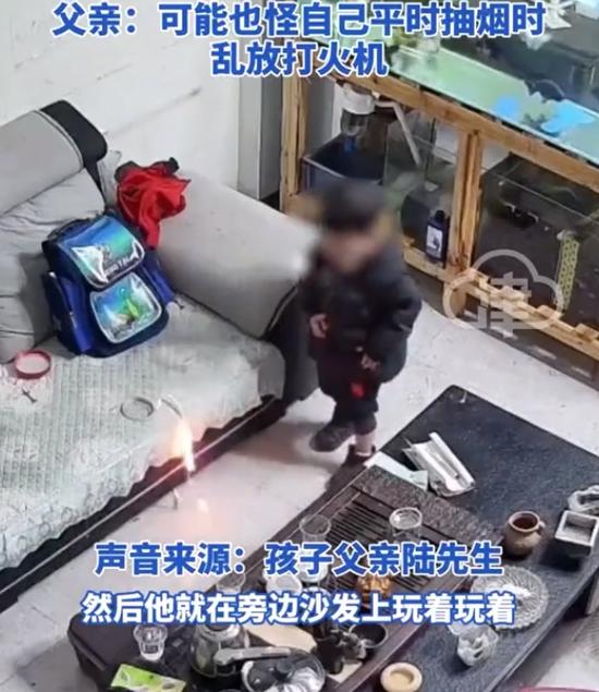 小孩子打玩具熊的抖音