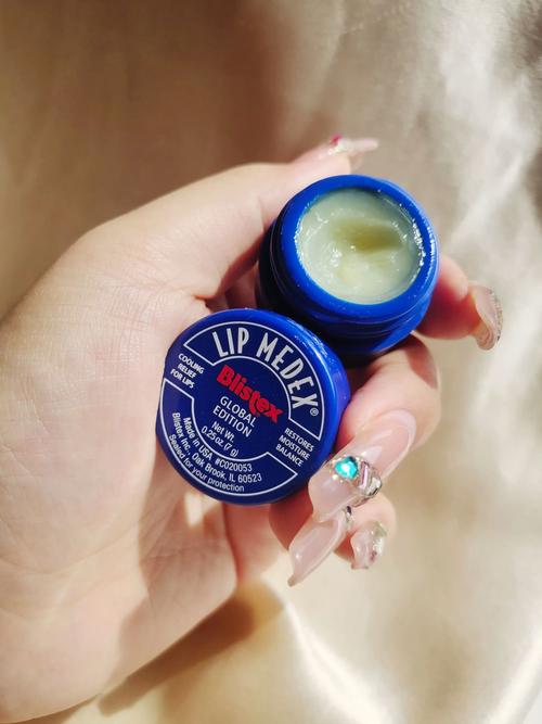 抖音上用的唇釉瓶装的