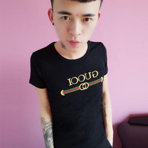 快手社会小伙黑色短袖