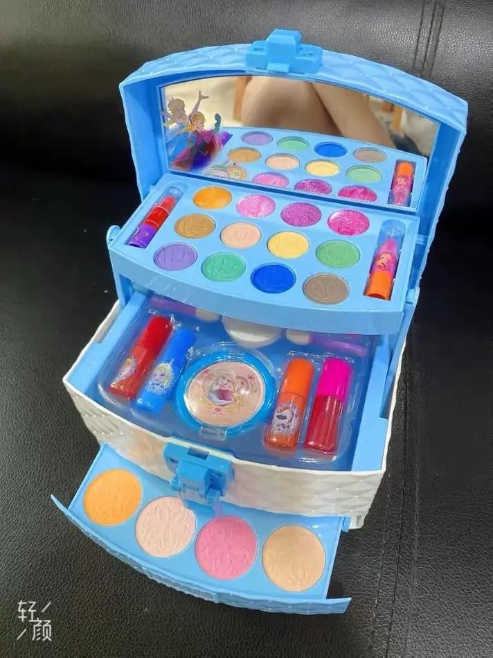 抖音上小小的化妆盒里