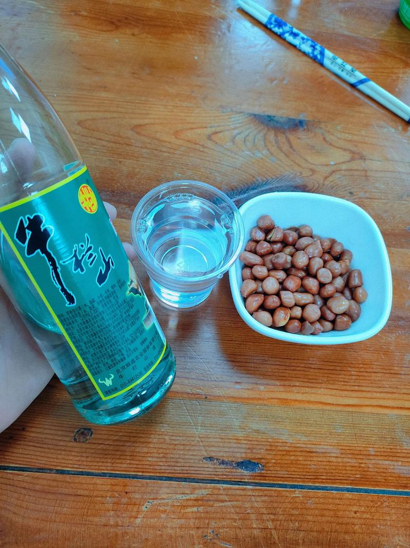 抖音最火喝牛栏山照片