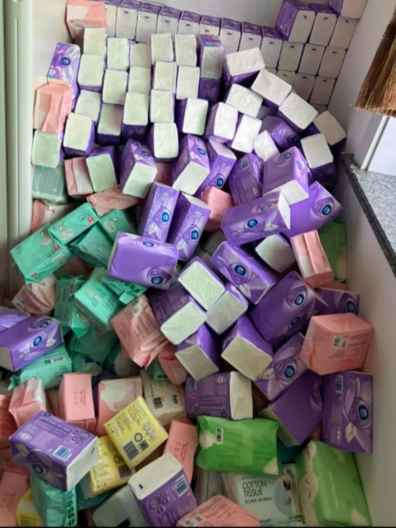 抖音钱从纸巾里抽出来