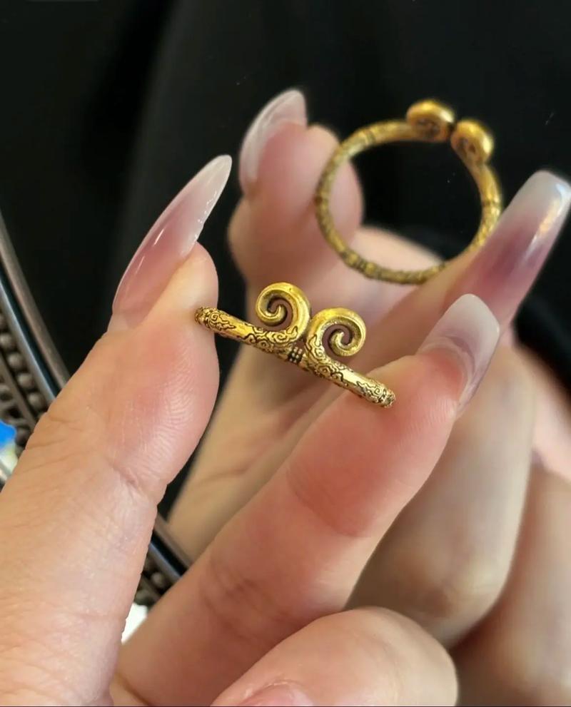 抖音网红至尊宝金戒指