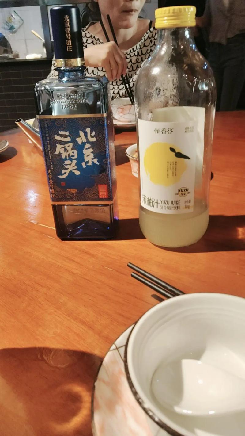 抖音喝二锅头快餐唱歌