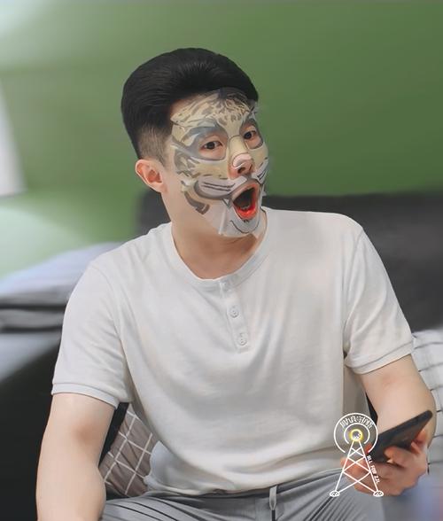 抖音上给衬衫纹嘴唇印