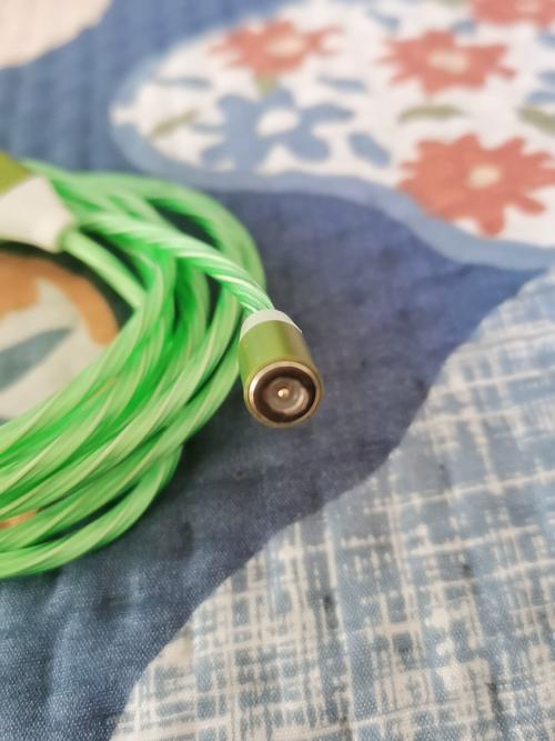 抖音里面发光的数据线