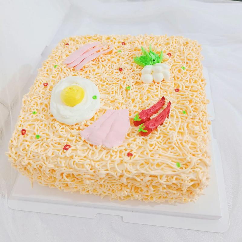 抖音泡面生日蛋糕恶搞