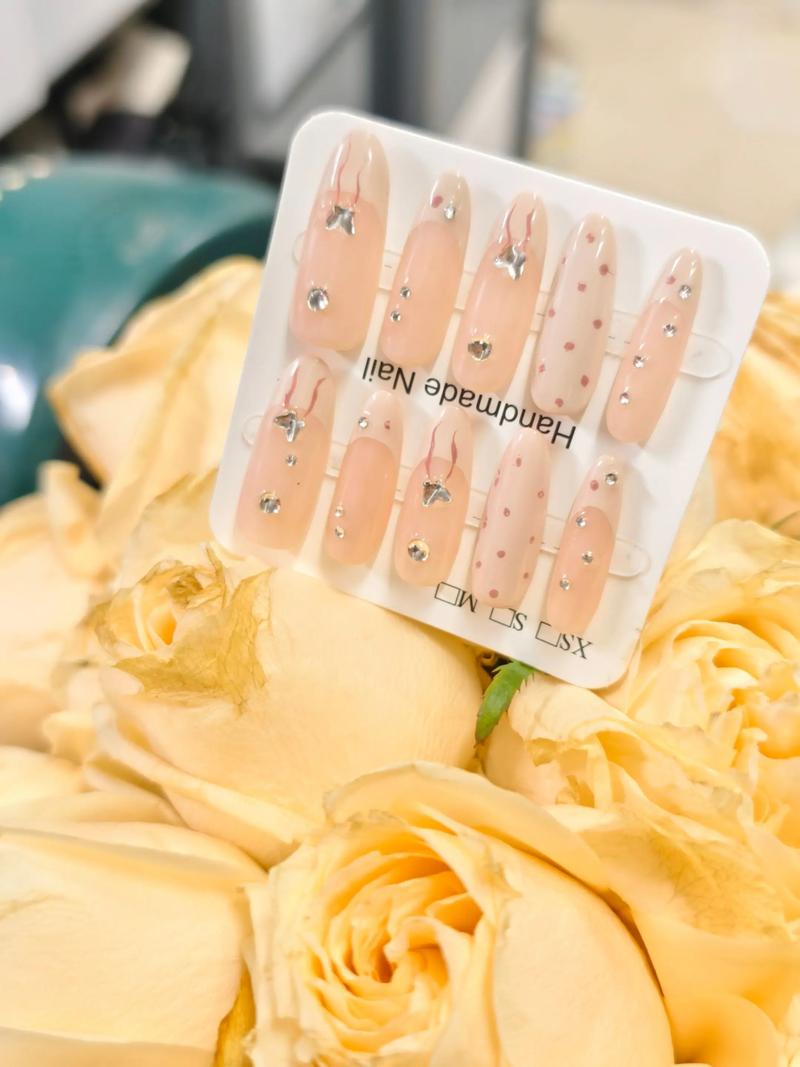 抖音上可以卸的假指甲