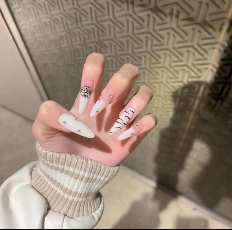 抖音上可以卸的假指甲