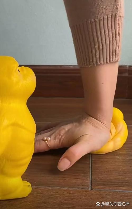 抖音橡皮筋纠正笔姿势