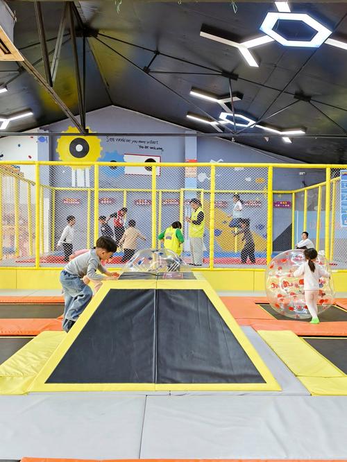 抖音大型蹦蹦床游乐园