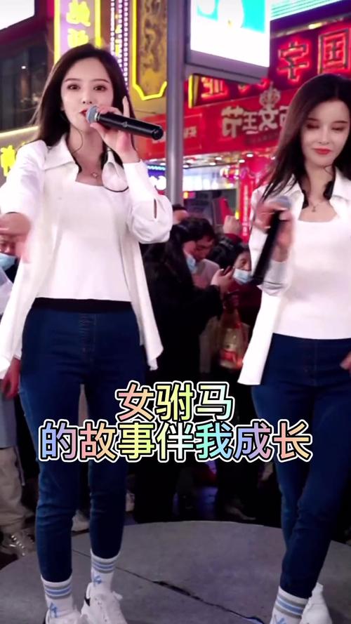 老虎直播女主播与小孩