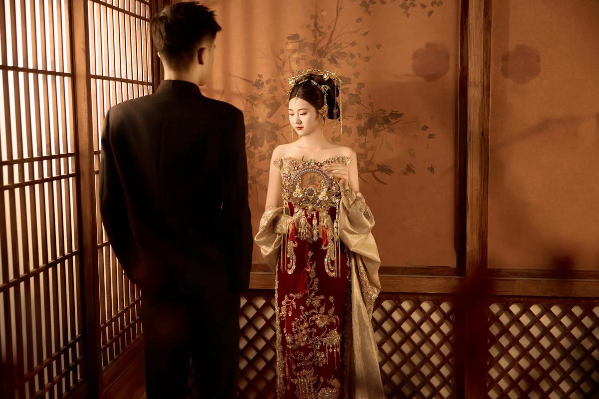 抖音秀和服时髦婚纱照