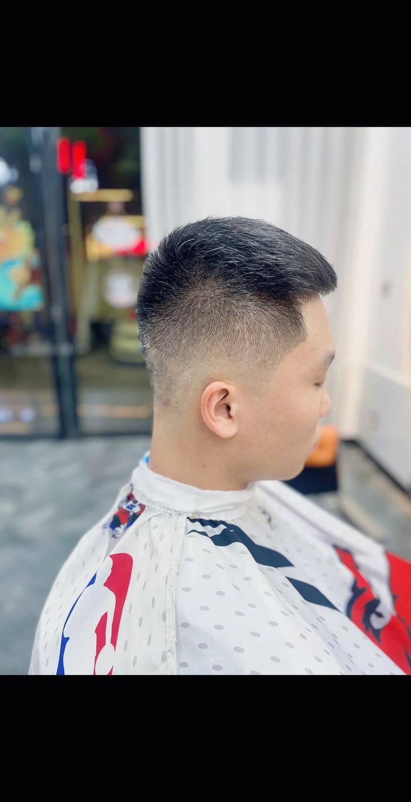 快手精神小伙短发发型