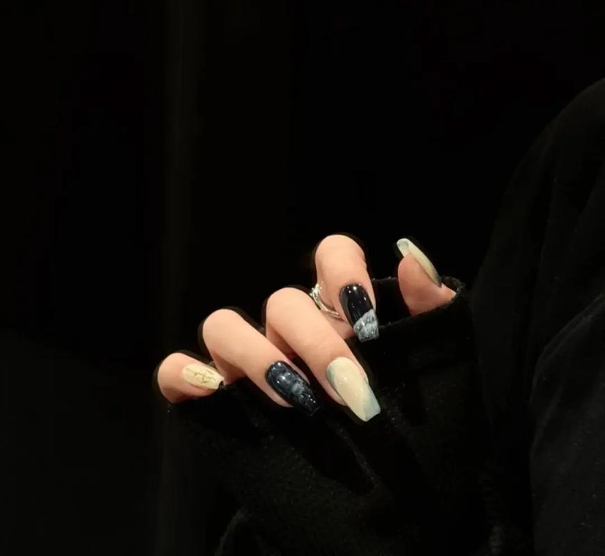 抖音同款黑色美甲图片