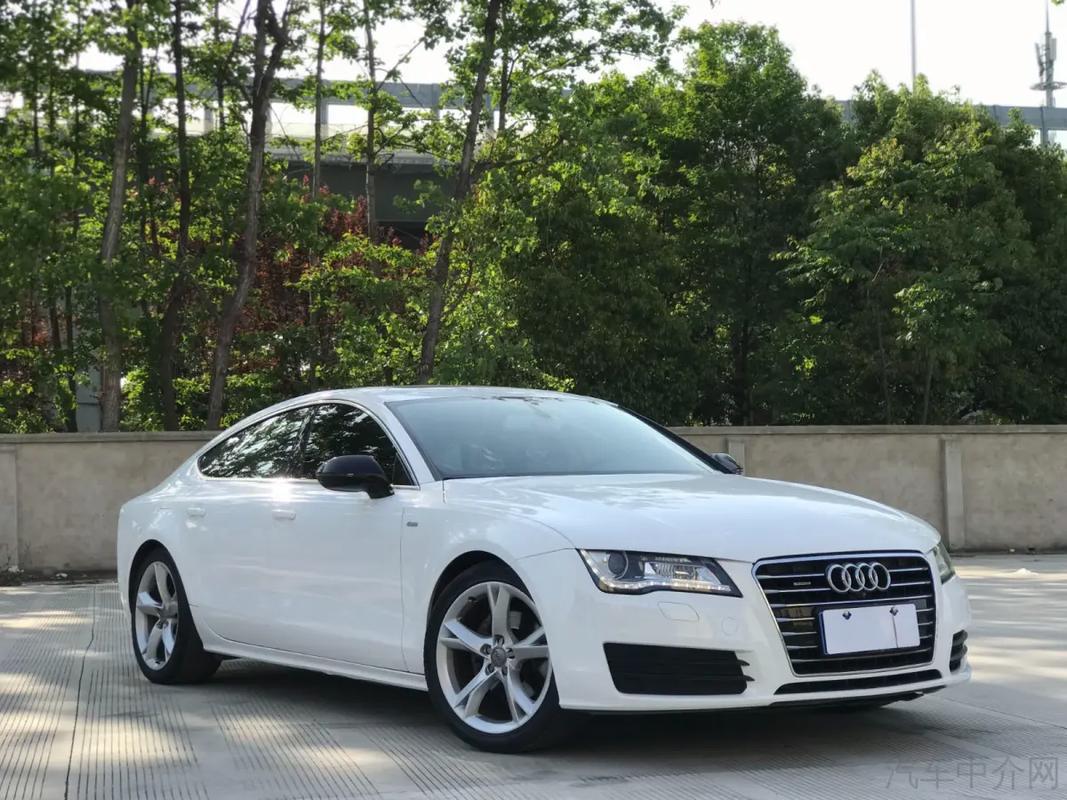 抖音上面的白色四驱车