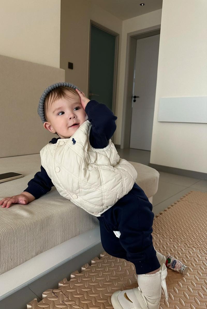 抖音混血宝宝吃车厘子