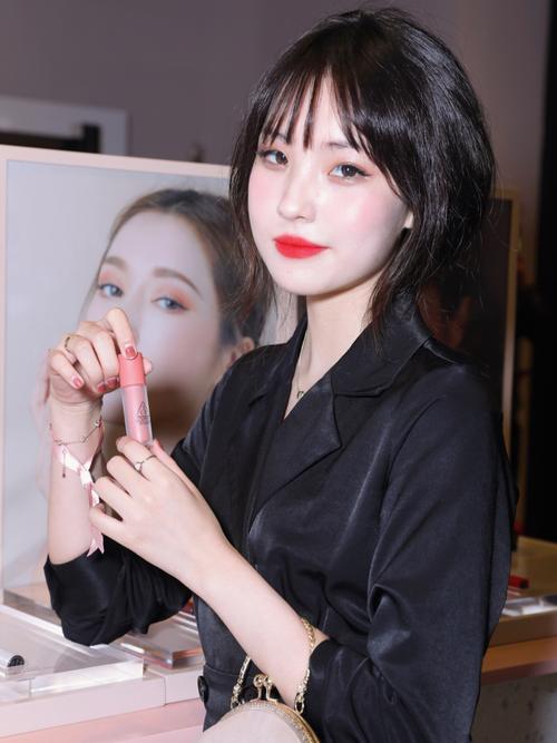 快手上谁卖的彩妆最火