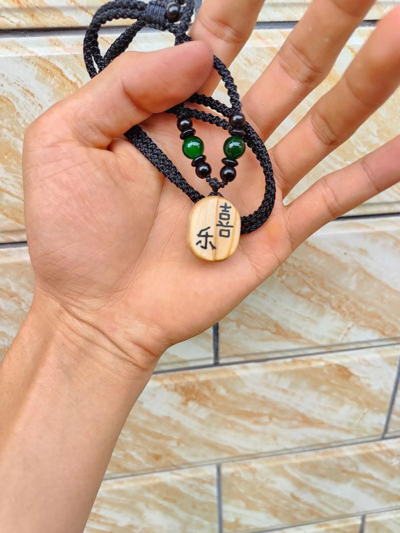 抖音里刻字的那个吊坠