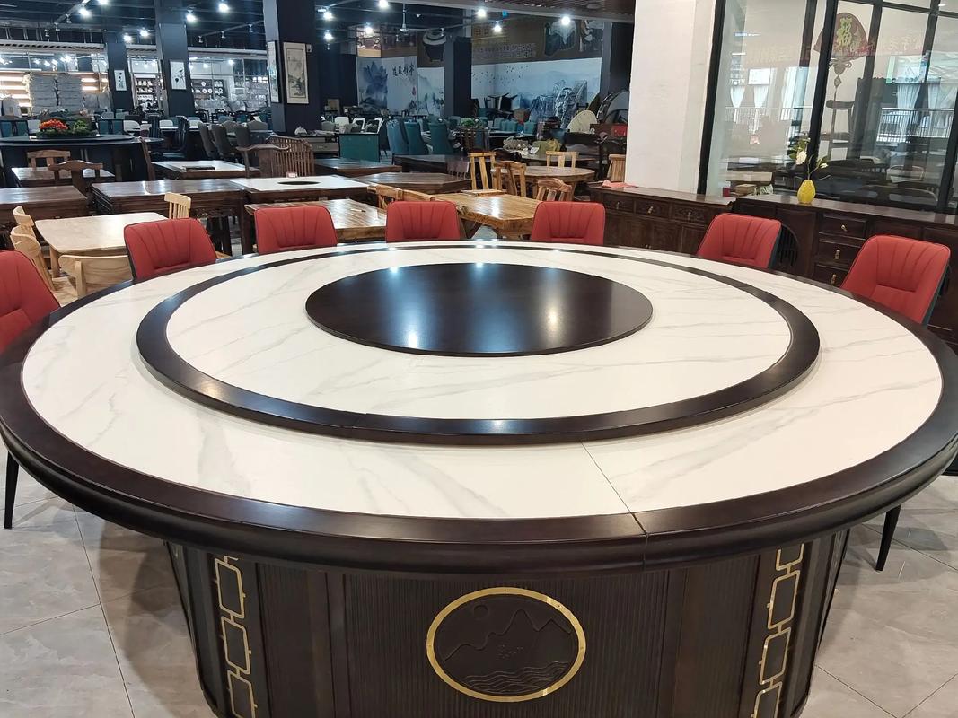 抖音里在餐桌旋转变大