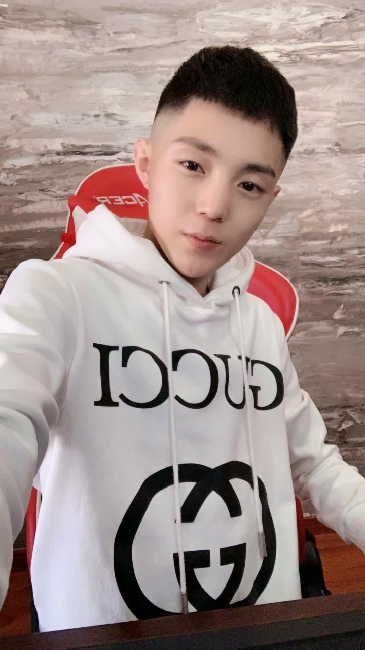 快手有个声音像高迪的