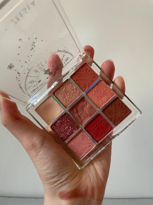 抖音种草眼影盘的博主