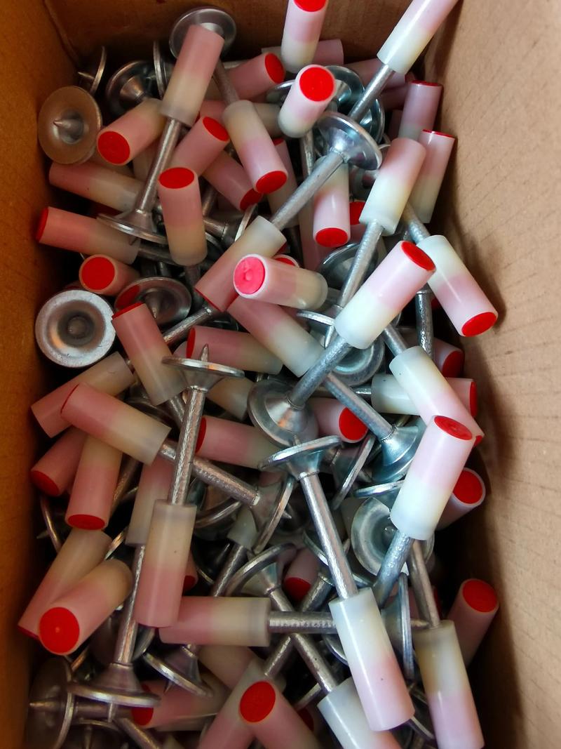 抖音固定沙发垫的钉子