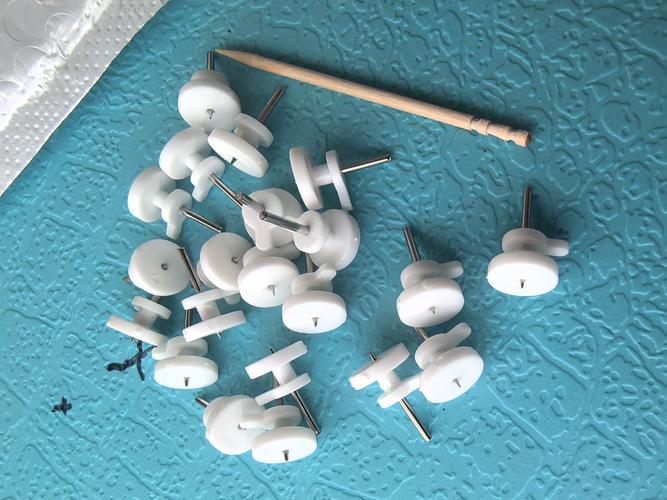 抖音固定沙发垫的钉子