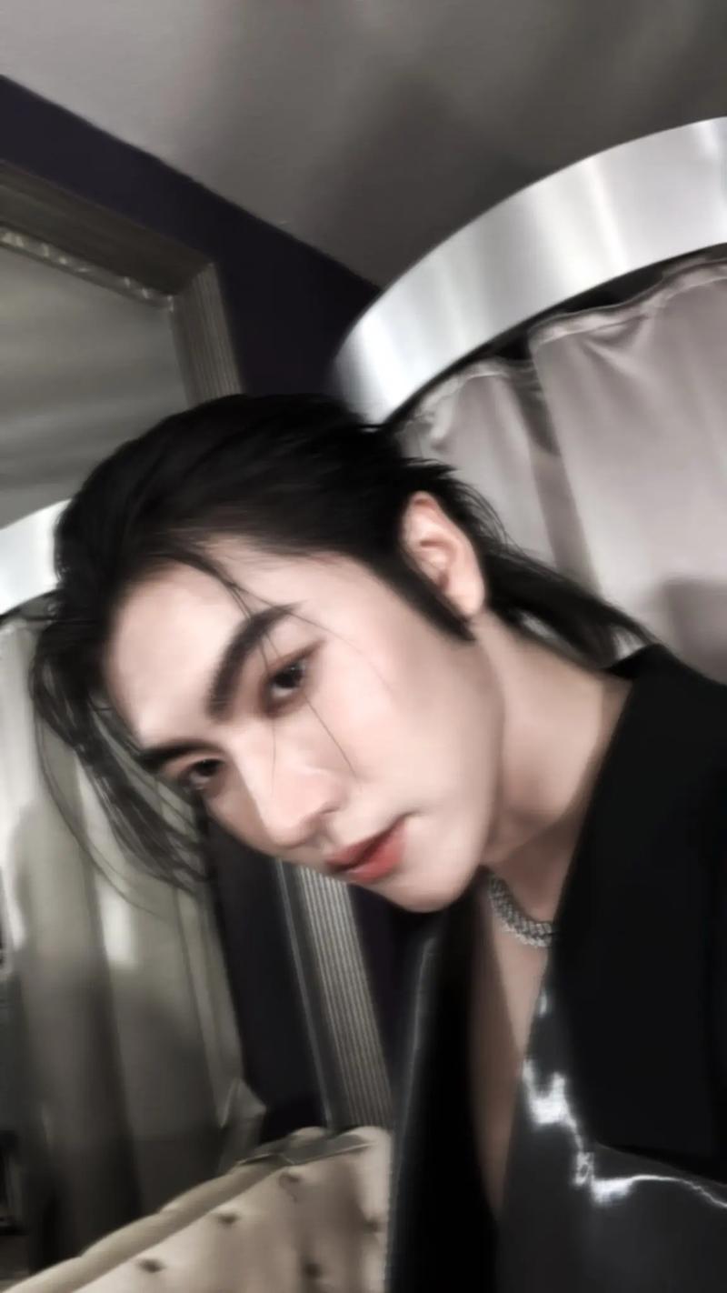 抖音上有个男的武士头