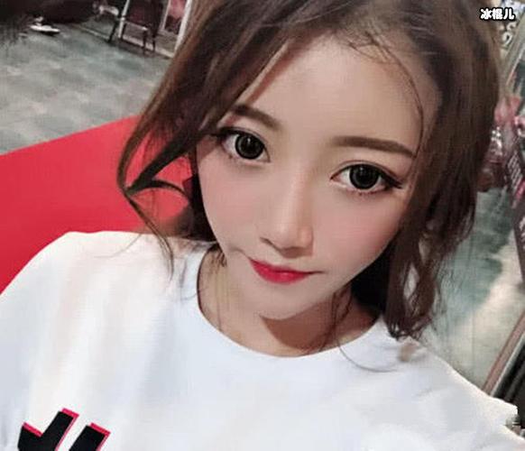 快手小伊伊丸子头视频