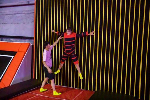 抖音蹦床叫什么 黏墙