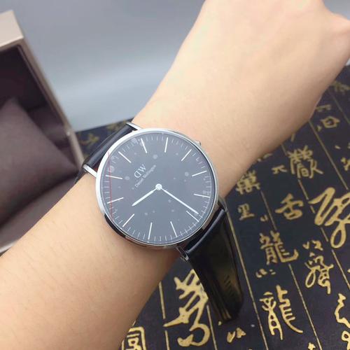 抖音很火手表dw价格